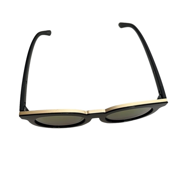 SUNGLASSES SUN GLASSES Shades Round Plastic Arrow Gold Toned Trim Vacation Beach - Picture 5 of 16